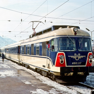 4010.007 als Triebwagenschnellzug nach Wien in Wörgl am 14 03 1971